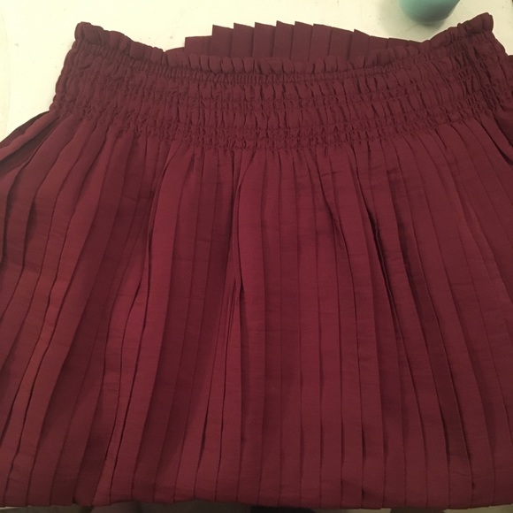 Joie Felicia Burgundy pleated skirt XS (0 or 00) - Picture 2 of 4